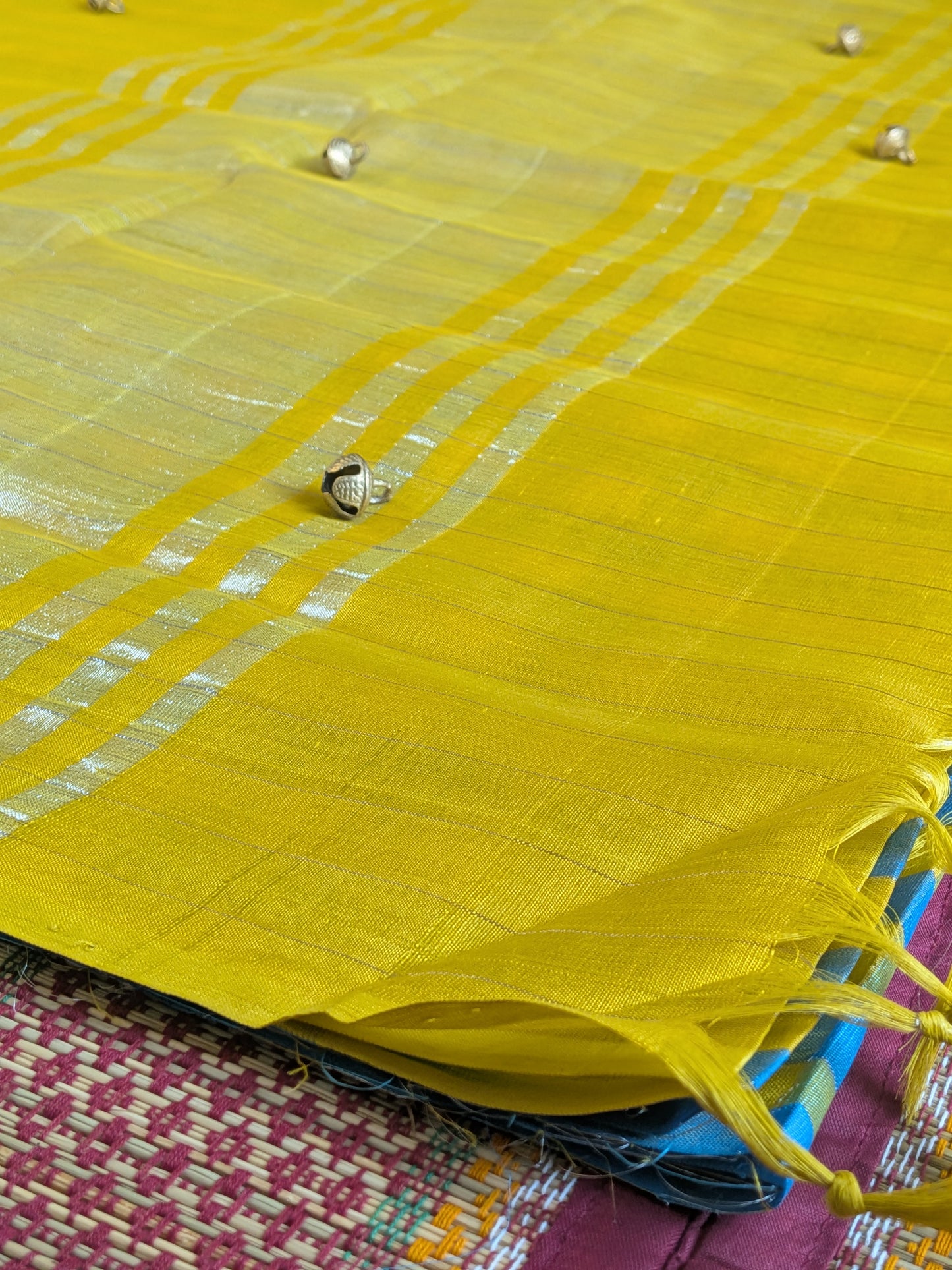 Paturu Pattu Checkered Borderless Saree- Sky blue & Yellow