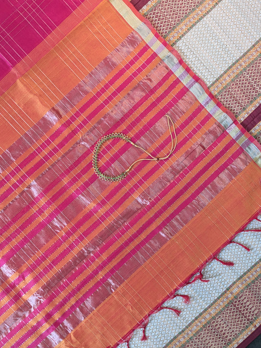 Paturu Pattu Special Checks Saree