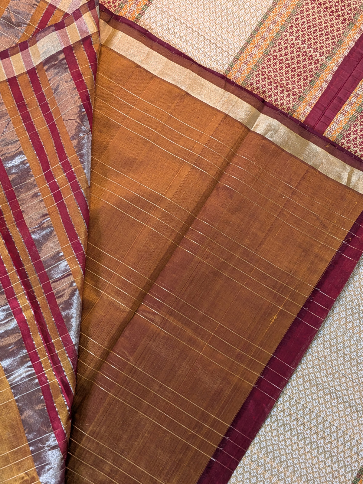 Paturu Pattu Special Checks Saree