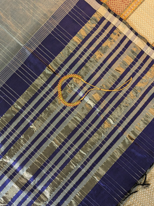 Paturu Pattu Special Checks Saree