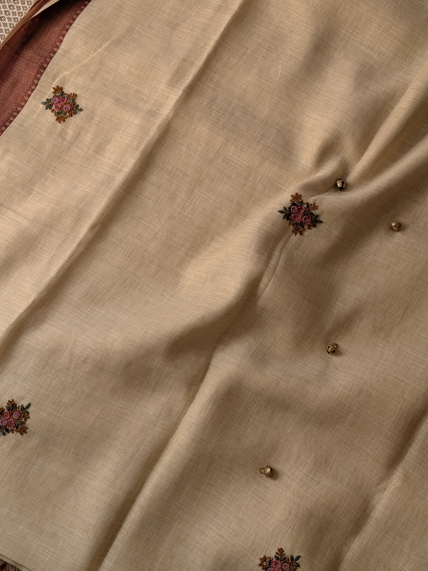 Handloom Linen Saree with French Knot Embroidery- 2