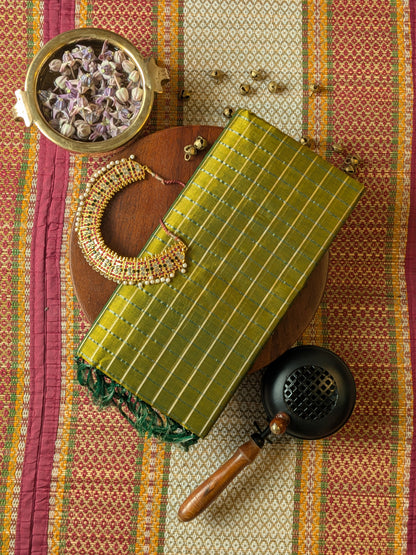 Paturu Pattu Checkered Borderless Saree- Tissue green