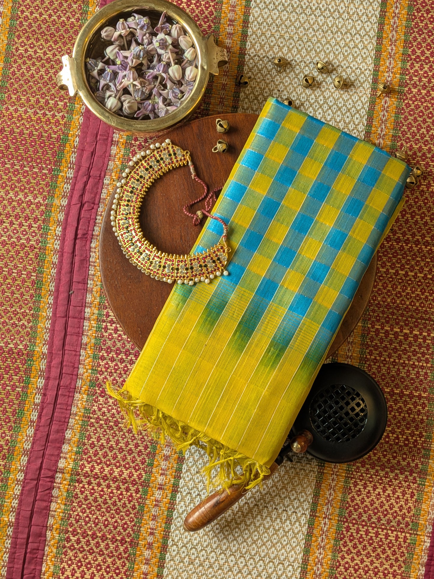 Paturu Pattu Checkered Borderless Saree- Sky blue & Yellow