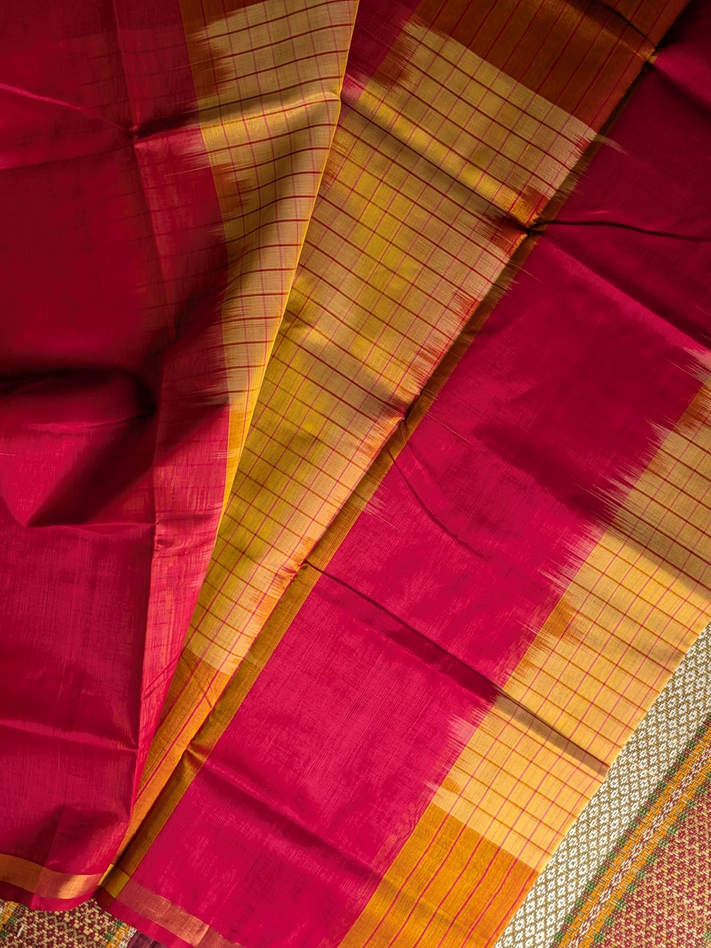 Paturu Pattu Jumping Checks Saree- Yellow & Pink