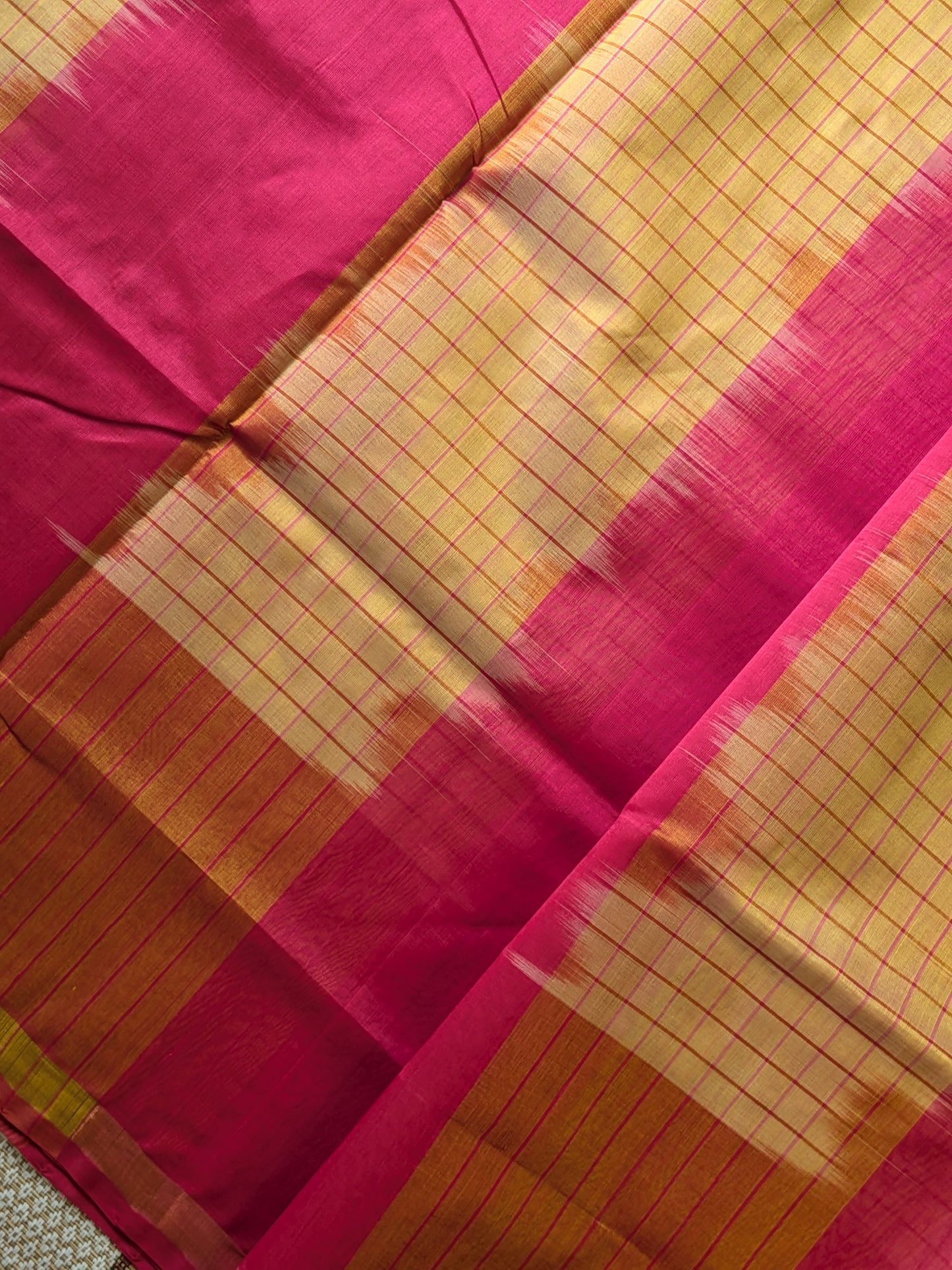 Paturu Pattu Jumping Checks Saree- Yellow & Pink