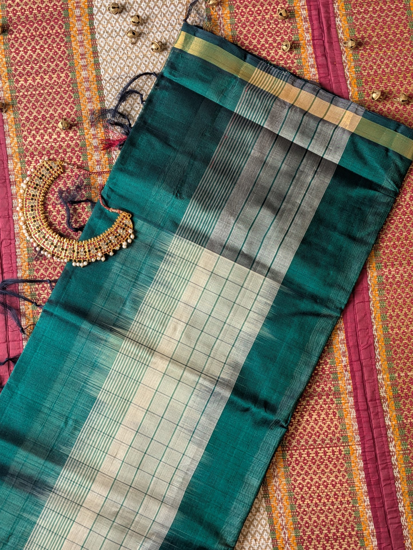 Paturu Pattu Jumping Checks Saree- Bottle Green & Off- white