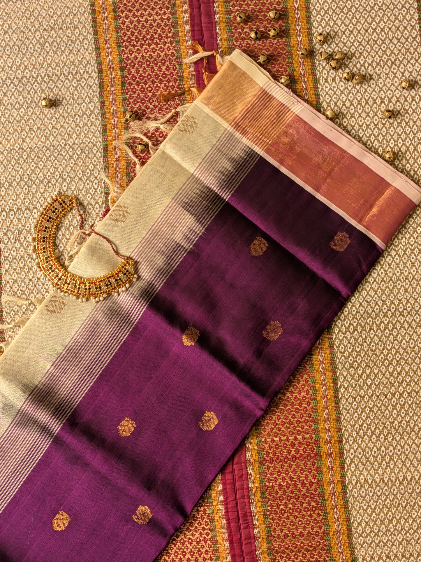 Paturu Pattu Buta- Purple & off- white