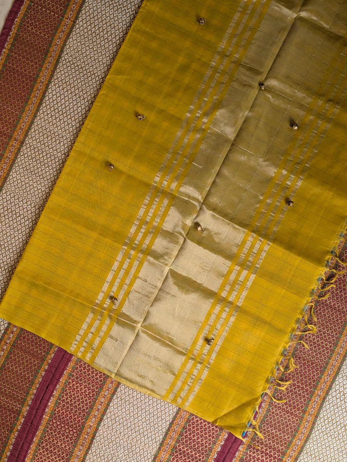 Paturu Pattu Checkered Borderless Saree- Sky blue & Yellow