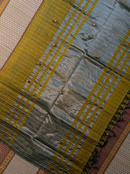 Paturu Pattu Checkered Borderless Saree- Tissue green