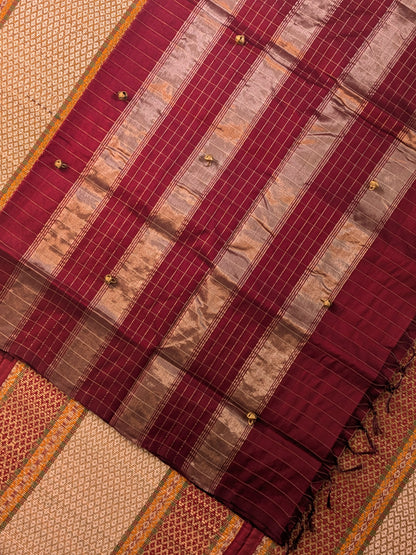 Paturu Pattu Checkered Borderless Saree- Maroon