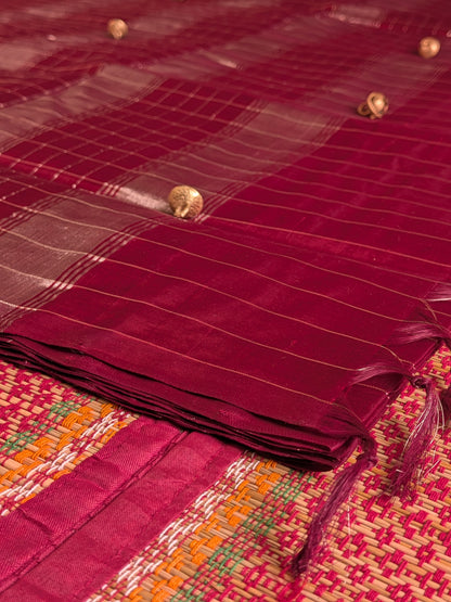 Paturu Pattu Checkered Borderless Saree- Maroon