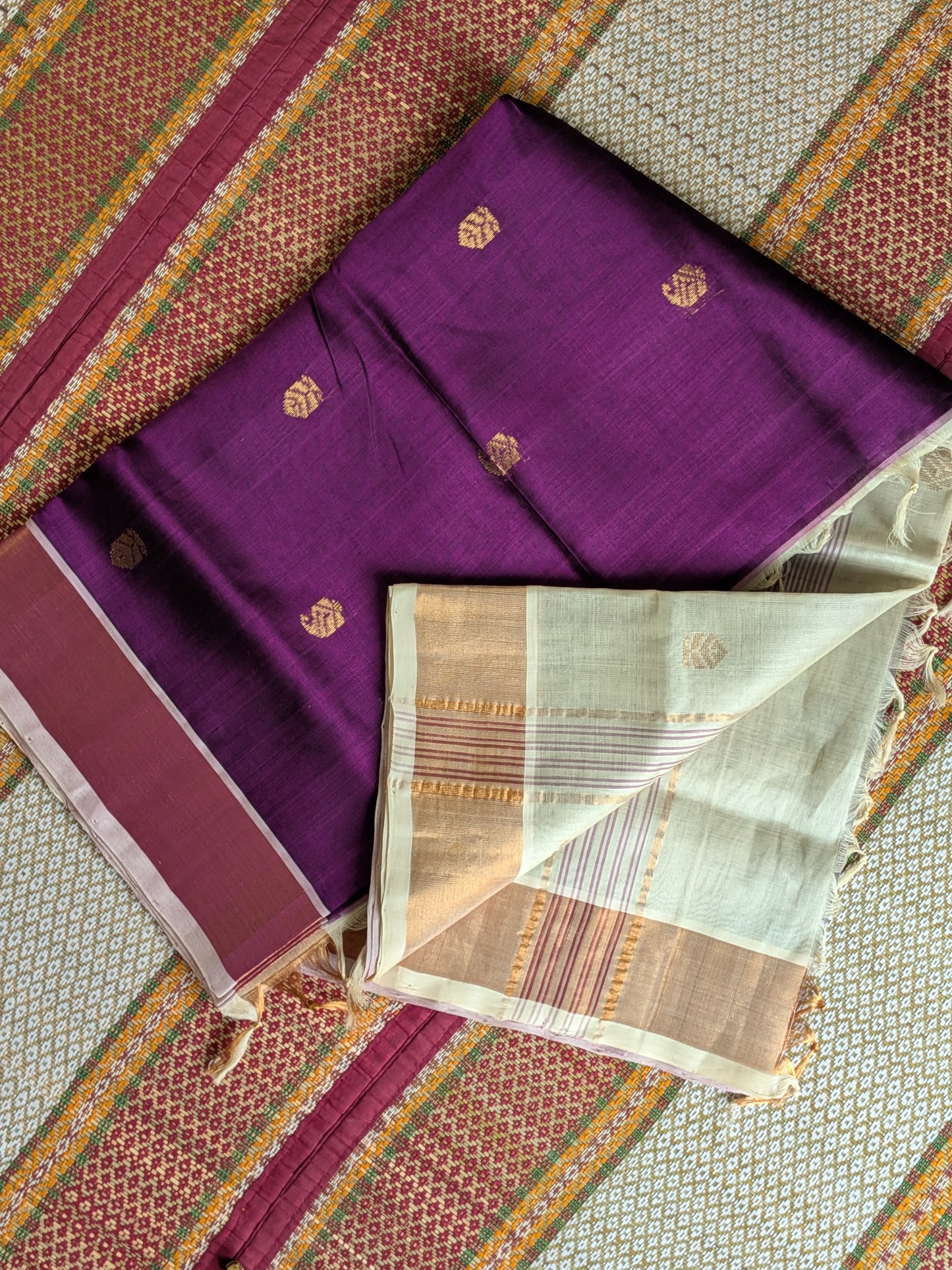 Paturu Pattu Buta- Purple & off- white
