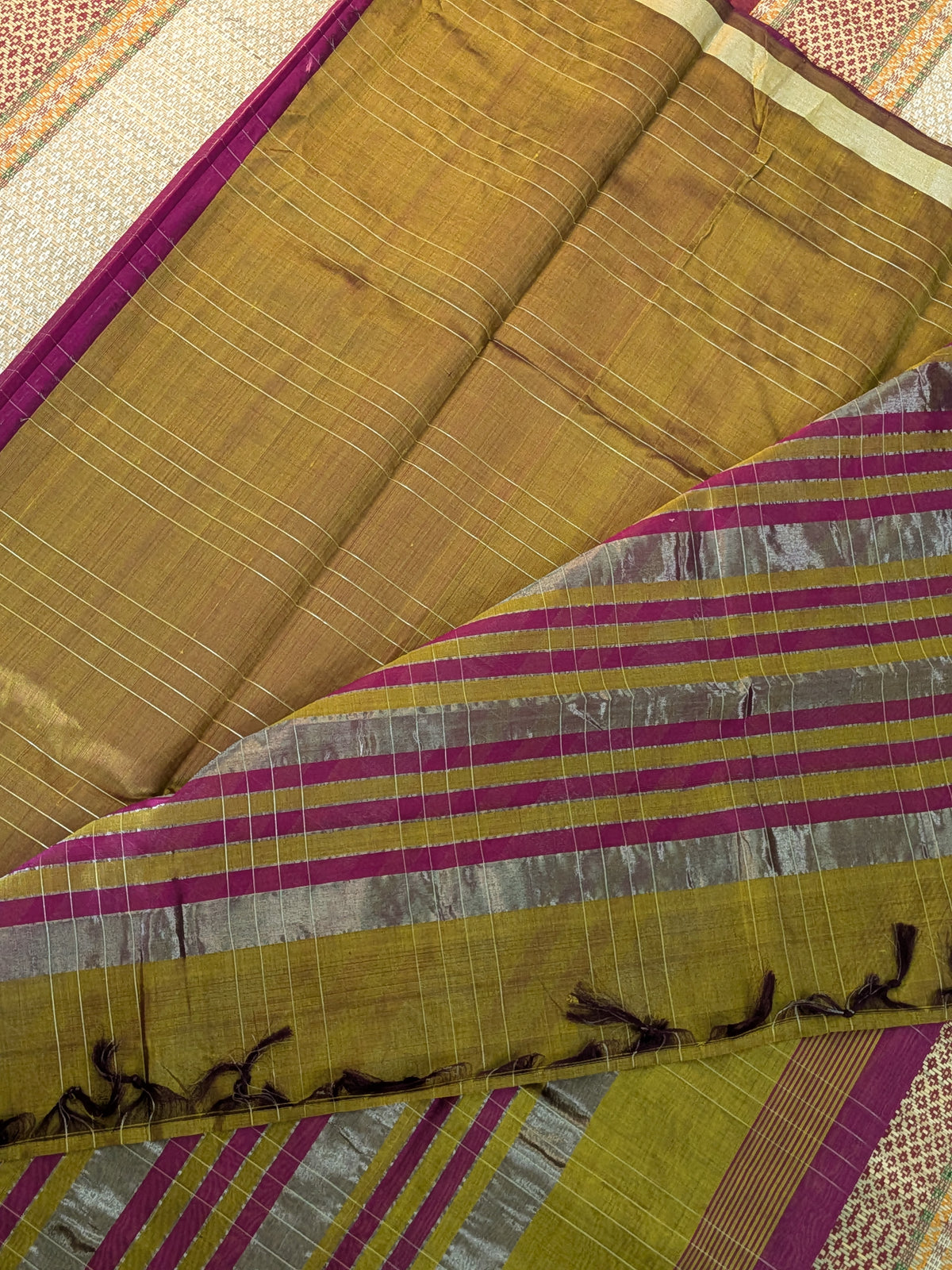 Paturu Pattu Special Checks Saree