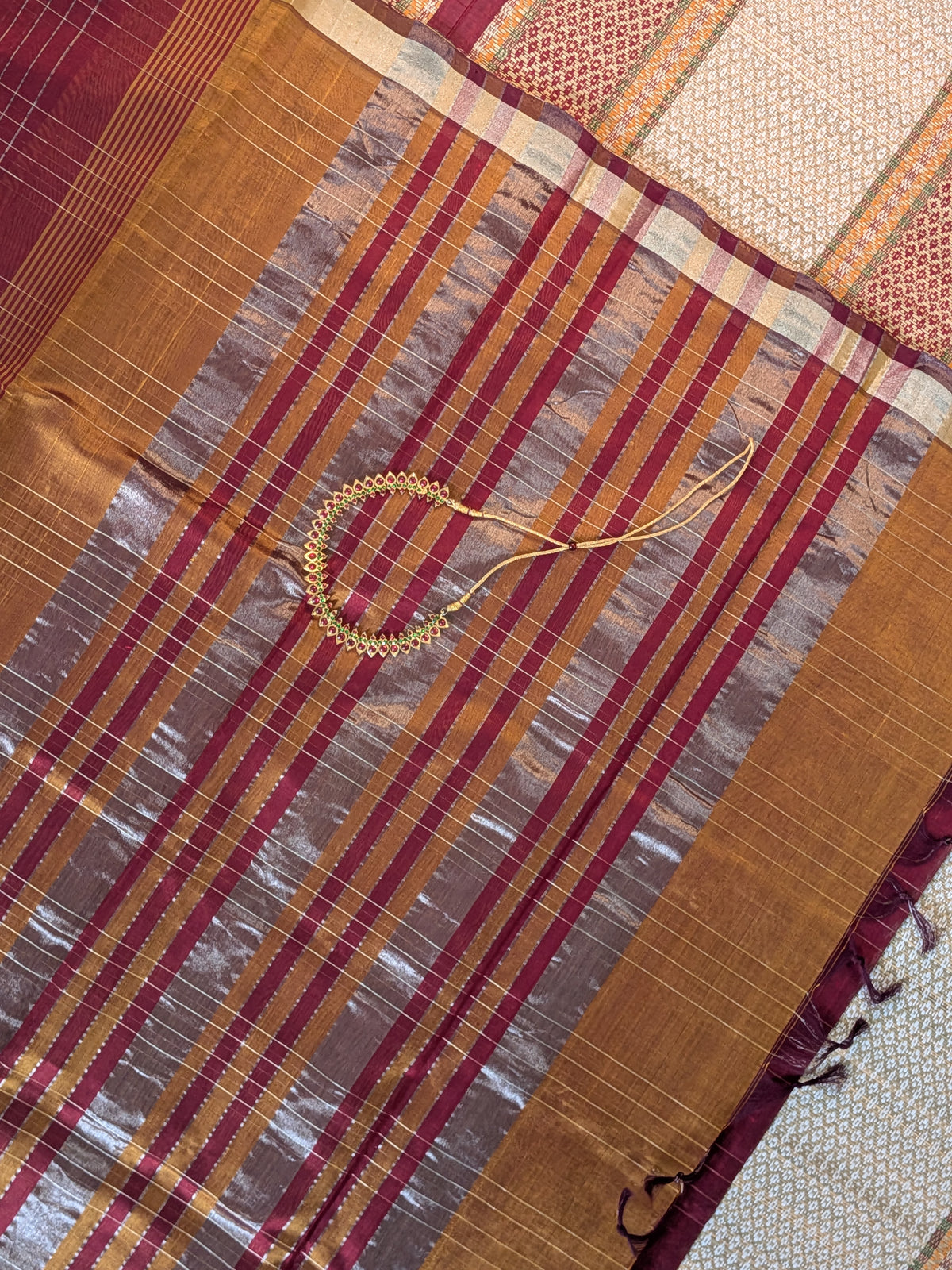 Paturu Pattu Special Checks Saree
