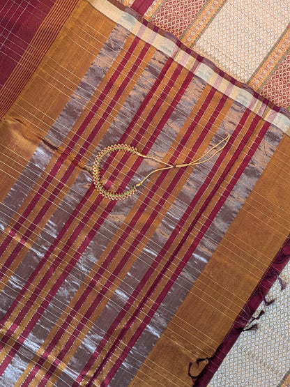 Paturu Pattu Special Checks Saree
