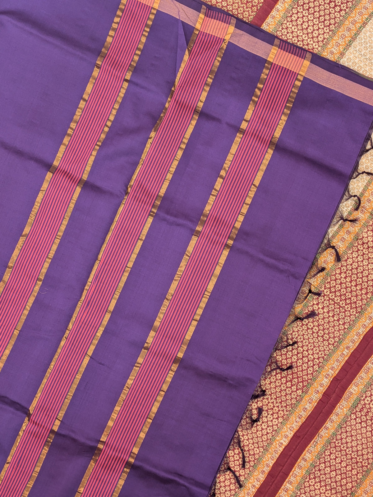 Paturu Pattu Semi Silk Saree- Ikkat Body