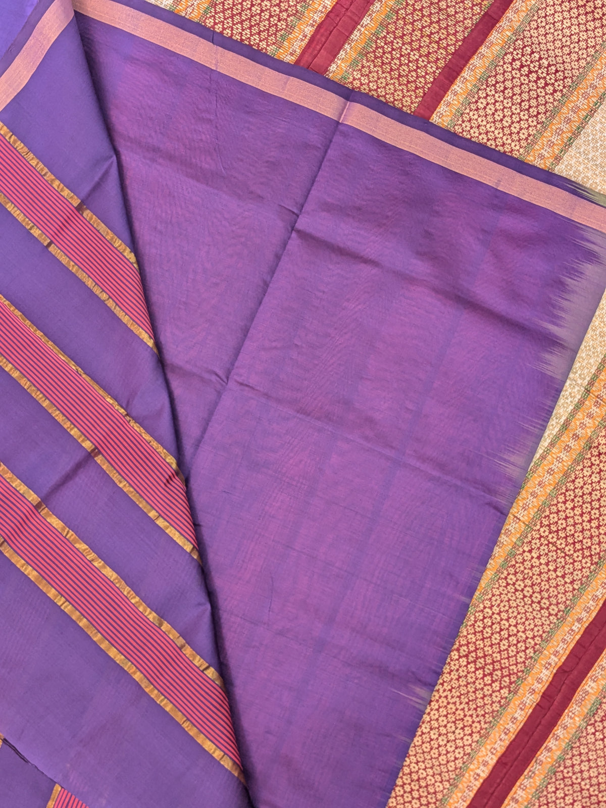 Paturu Pattu Semi Silk Saree- Ikkat Body