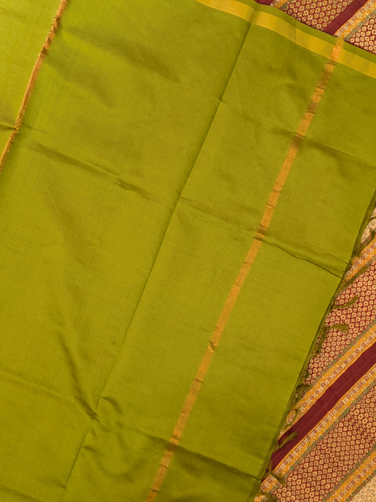 Paturu Pattu Semi Silk Saree- Ikkat Body