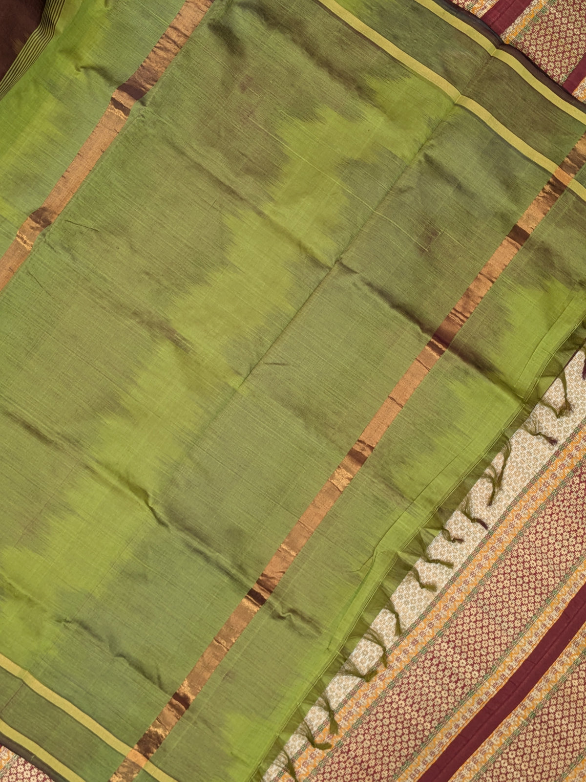 Paturu Pattu Semi Silk Saree- Ikkat Pallu