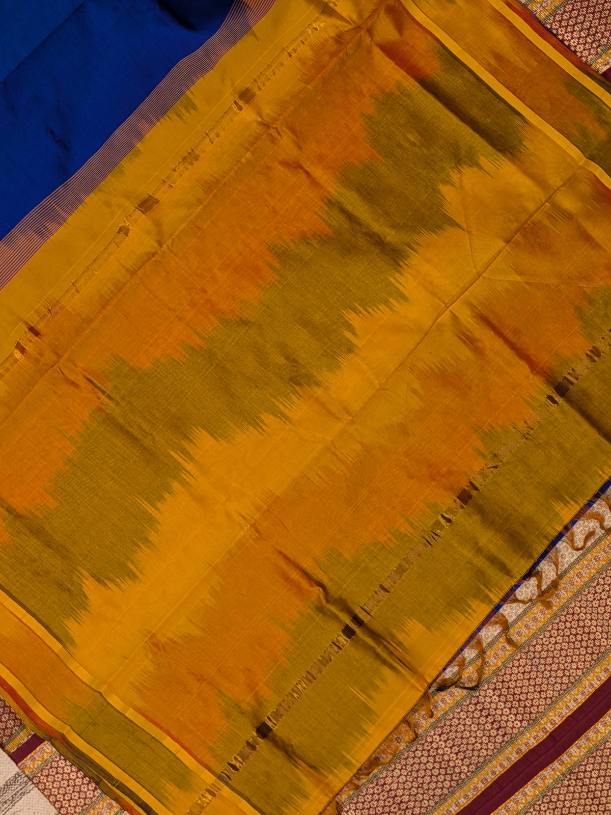 Paturu Pattu Semi Silk Saree- Ikkat Pallu